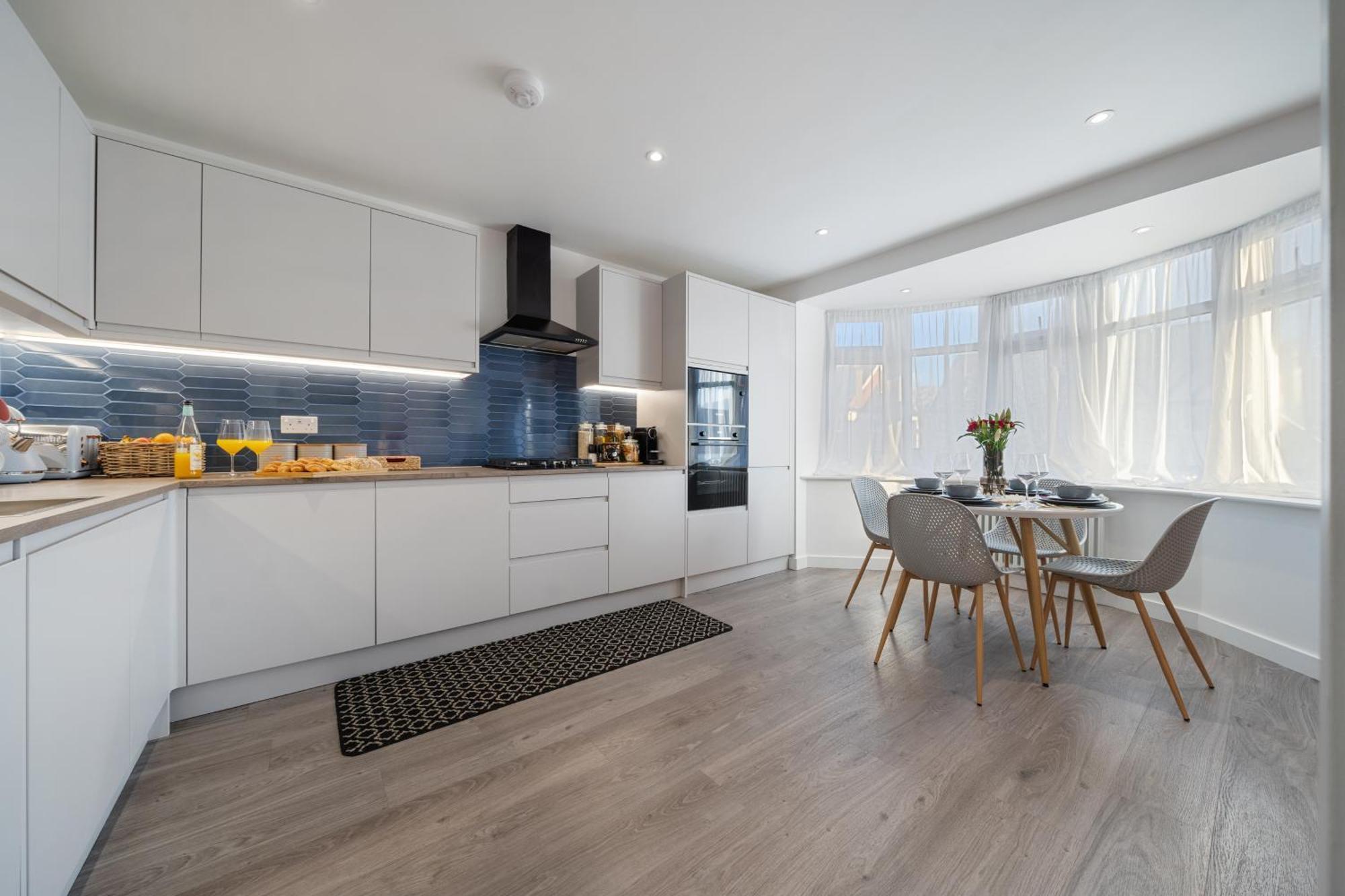 Апартаменты Newly Refurbished 2 Bed Flat Милл-Хилл Экстерьер фото